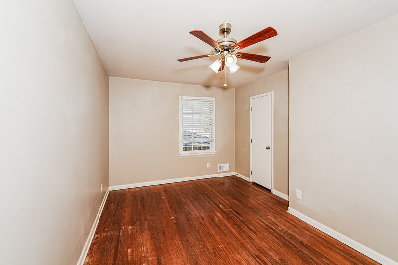 1,565/Mo, 809 Hagwood Rd Birmingham, AL 35235 Main Bedroom View 2