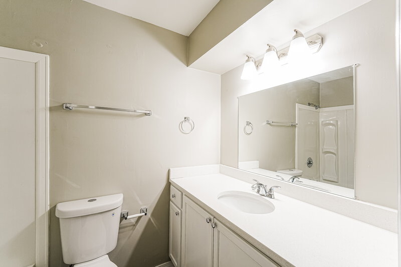 2,340/Mo, 629 16th Terr Circle NW Birmingham, AL 35215 Bathroom View