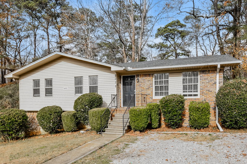 1,375/Mo, 5072 Oak Leaf Circle Adamsville, AL 35005 Front View
