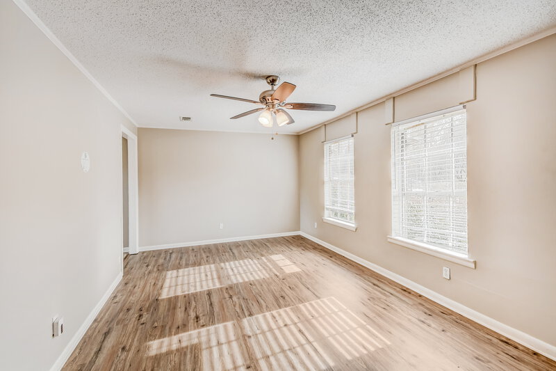 1,375/Mo, 5072 Oak Leaf Circle Adamsville, AL 35005 Living Room View