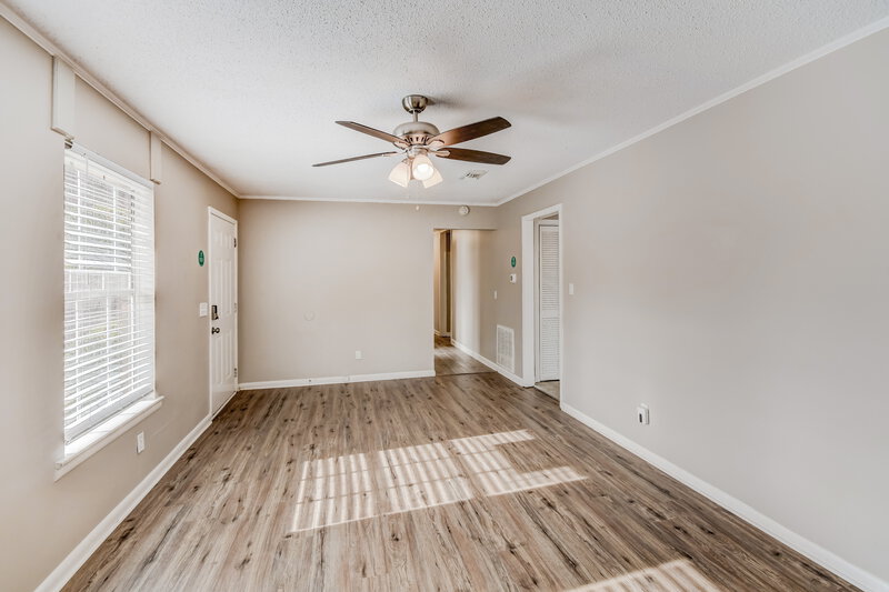 1,375/Mo, 5072 Oak Leaf Circle Adamsville, AL 35005 Living Room View 2