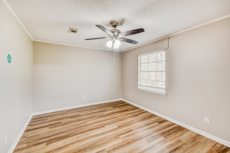 1,375/Mo, 5072 Oak Leaf Circle Adamsville, AL 35005 Main Bedroom View