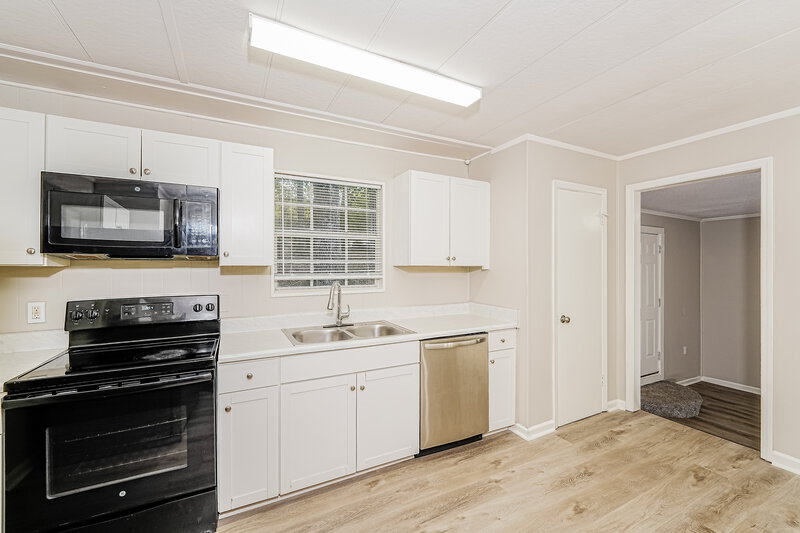 1,285/Mo, 1732 6th Street NW Center Point, AL 35215 Kitchen View 2