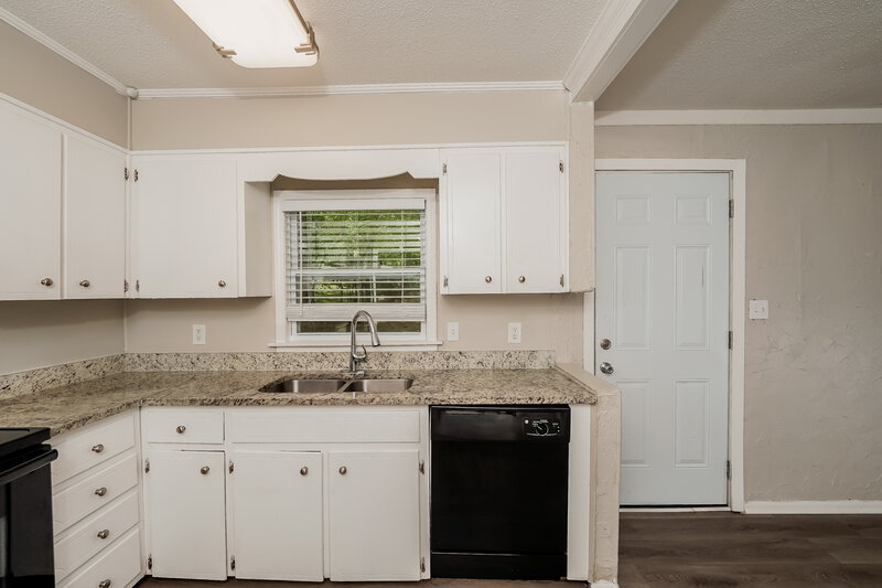1,595/Mo, 1612 5th Pl NW Birmingham, AL 35215 Kitchen View