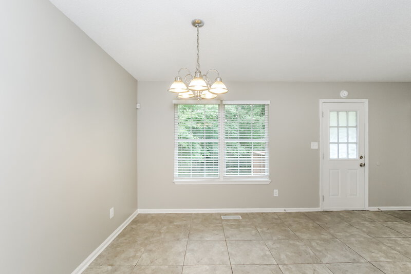 0/Mo, 428 Willow Lane Bessemer, AL 35023 Dining Room View