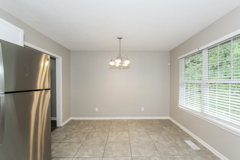 0/Mo, 428 Willow Lane Bessemer, AL 35023 Dining Room View 2