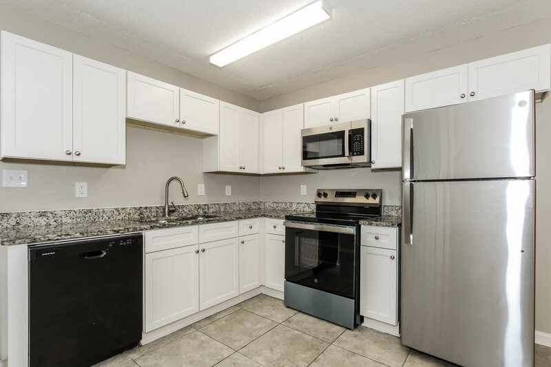 0/Mo, 428 Willow Lane Bessemer, AL 35023 Kitchen View