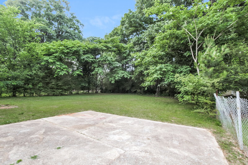 0/Mo, 428 Willow Lane Bessemer, AL 35023 Rear View