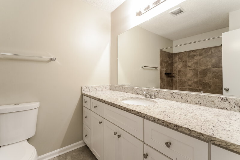 1,370/Mo, 773 15th Ct NW Birmingham, AL 35215 Bathroom View 2