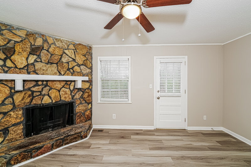 1,600/Mo, 1132 Corvair Cir Birmingham, AL 35235 Family Room View 2