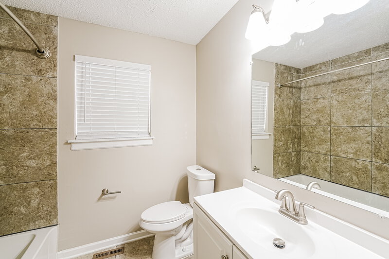 1,600/Mo, 1132 Corvair Cir Birmingham, AL 35235 Bathroom View