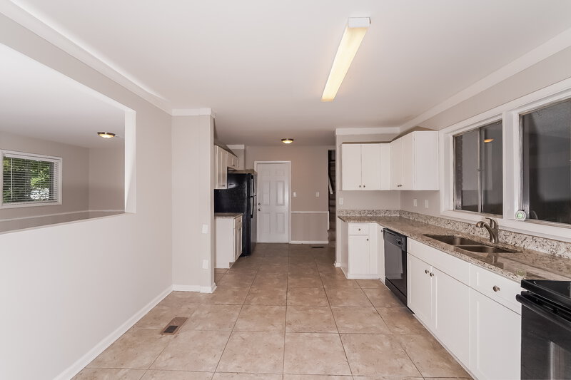 1,675/Mo, 432 16th Ave NW Birmingham, AL 35215 Kitchen View 2