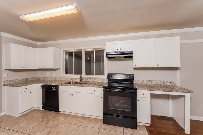 1,675/Mo, 432 16th Ave NW Birmingham, AL 35215 Kitchen View 3
