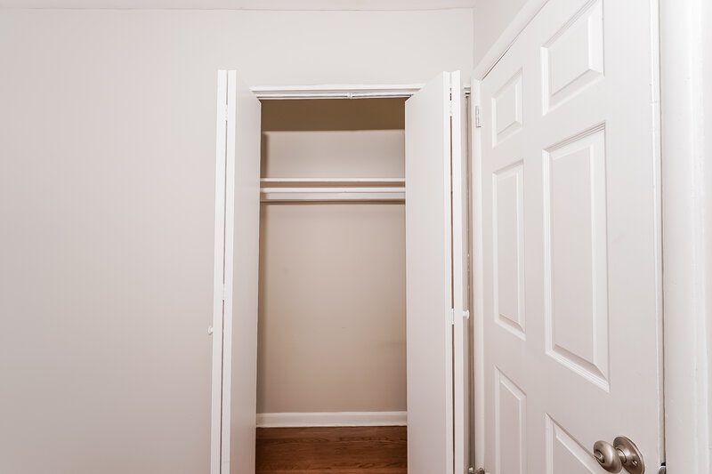 1,675/Mo, 432 16th Ave NW Birmingham, AL 35215 Walk In Closet View
