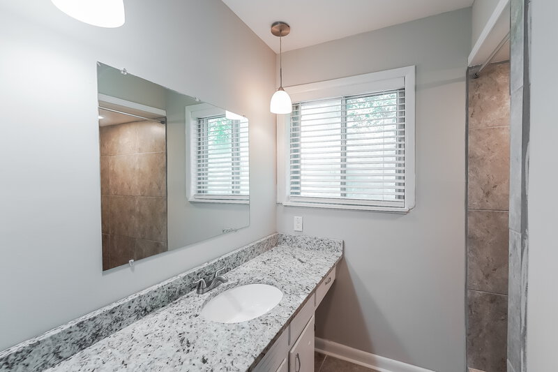 1,675/Mo, 432 16th Ave NW Birmingham, AL 35215 Bathroom View 2