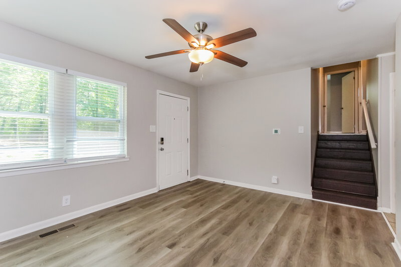 1,525/Mo, 201 Beechwood Drive Bessemer, AL 35023 Living Room View 2