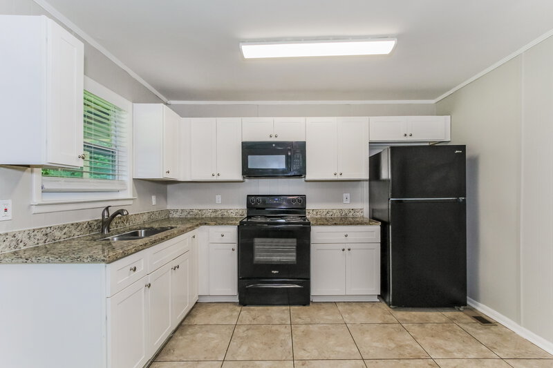 1,525/Mo, 201 Beechwood Drive Bessemer, AL 35023 Kitchen View