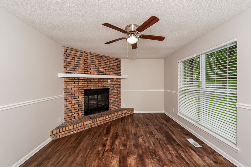 1,280/Mo, 3015 Summit Ridge Dr Adamsville, AL 35005 Living Room View