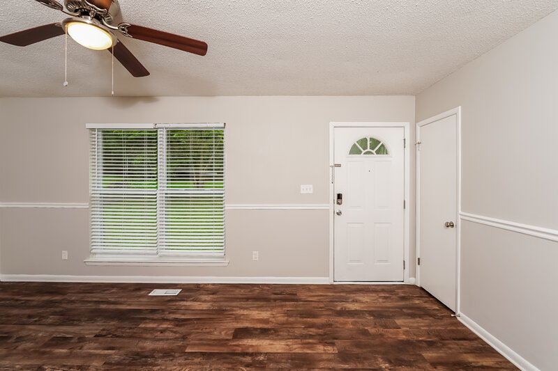 1,280/Mo, 3015 Summit Ridge Dr Adamsville, AL 35005 Living Room View 2