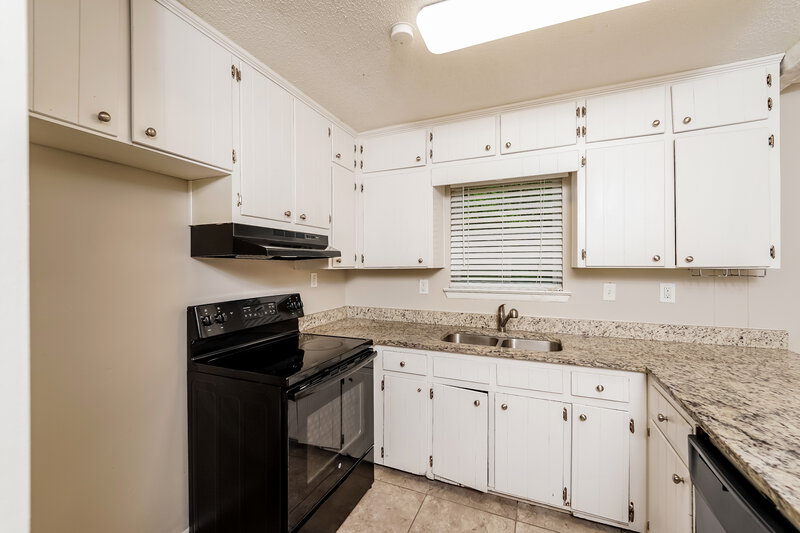 1,280/Mo, 3015 Summit Ridge Dr Adamsville, AL 35005 Kitchen View