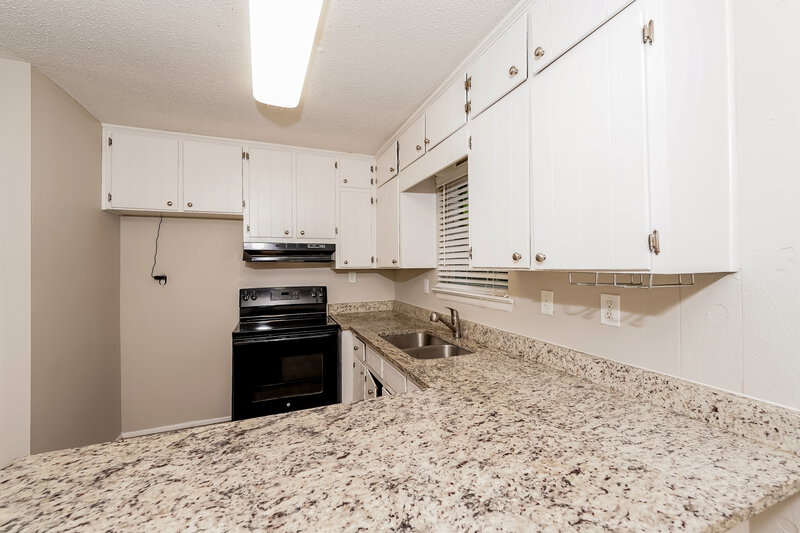 1,280/Mo, 3015 Summit Ridge Dr Adamsville, AL 35005 Kitchen View 2