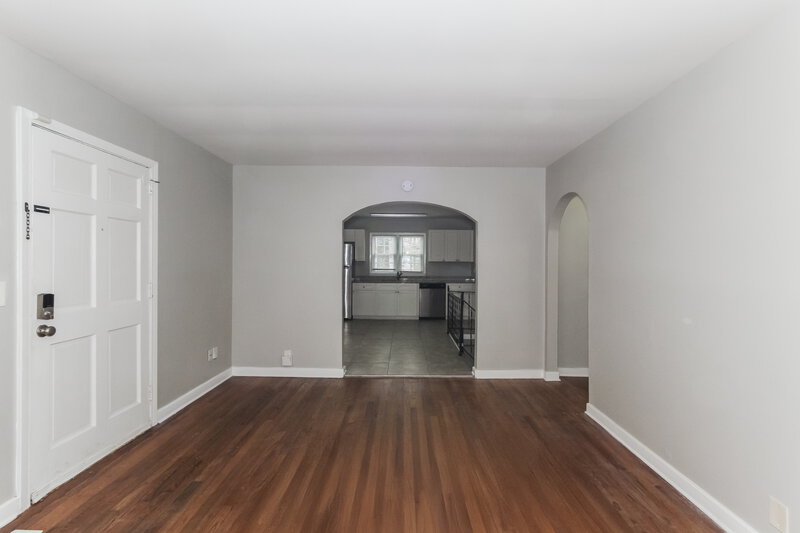 1,145/Mo, 960 7th Place Pleasant Grove, AL 35127 Living Room View 2