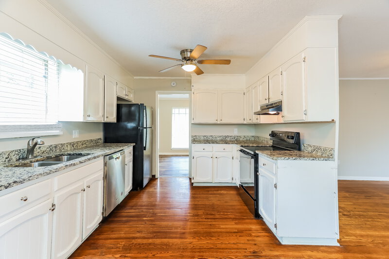 1,685/Mo, 132 4th Plaza Pleasant Grove, AL 35127 Kitchen View