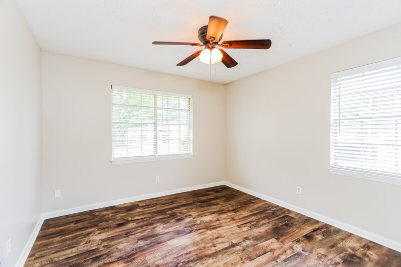 1,685/Mo, 132 4th Plaza Pleasant Grove, AL 35127 Main Bedroom View