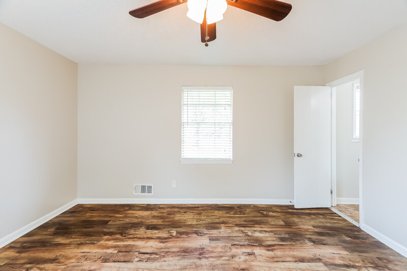 1,685/Mo, 132 4th Plaza Pleasant Grove, AL 35127 Main Bedroom View 2