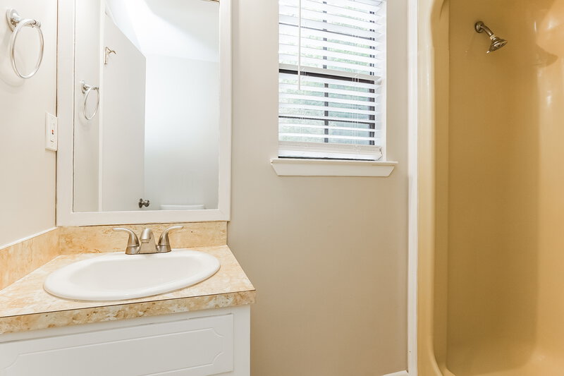 2,190/Mo, 6518 Chrissy Drive Pinson, AL 35126 Main Bathroom View