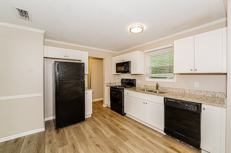 1,160/Mo, 1701 6th St NW Birmingham, AL 35215 Kitchen View