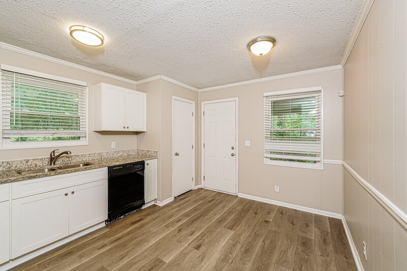 1,160/Mo, 1701 6th St NW Birmingham, AL 35215 Kitchen View 2