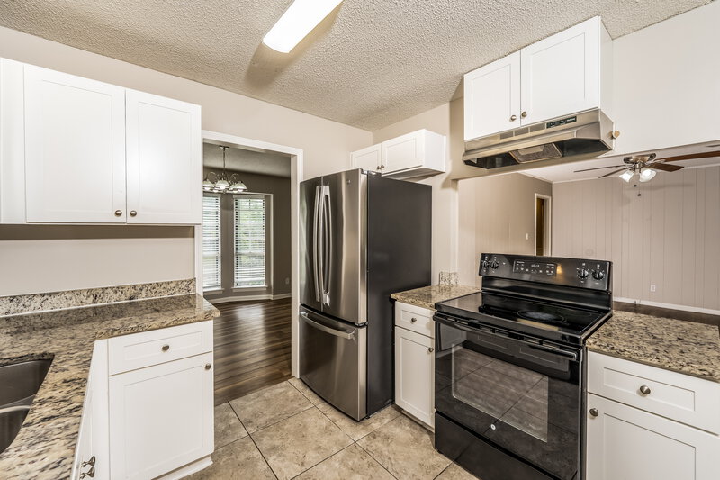 1,760/Mo, 1737 English Knoll Cir Birmingham, AL 35235 Kitchen View 2