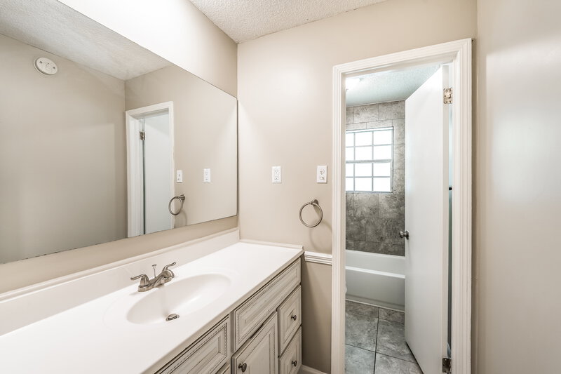 1,760/Mo, 1737 English Knoll Cir Birmingham, AL 35235 Main Bathroom View