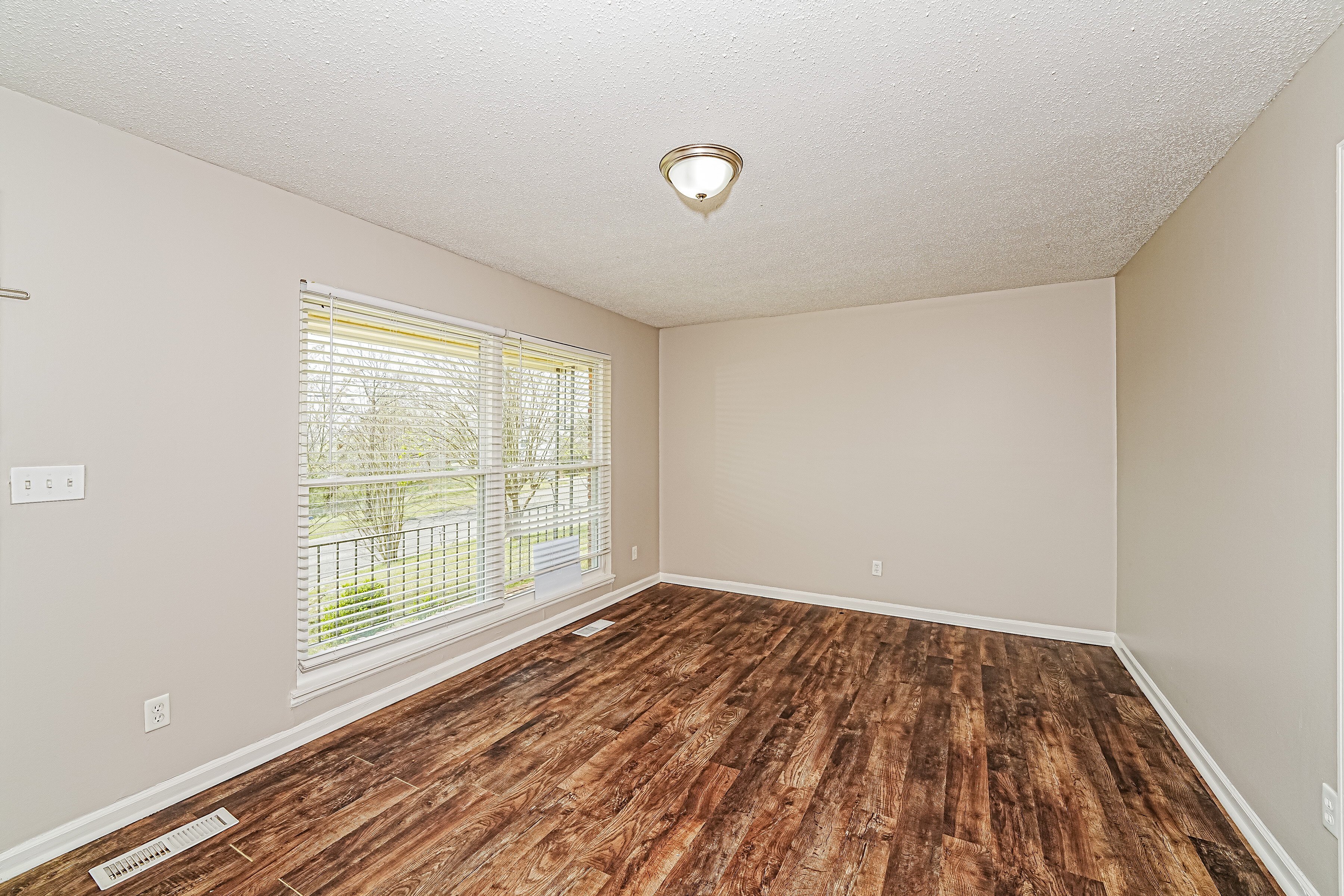 1,425/Mo, 5112 Rick Dr Pinson, AL 35126 Living Room View 2