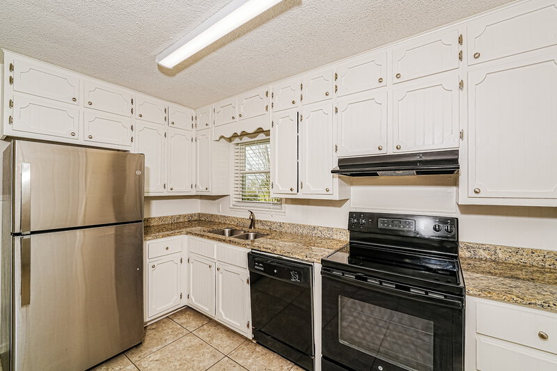 1,425/Mo, 5112 Rick Dr Pinson, AL 35126 Kitchen View 2