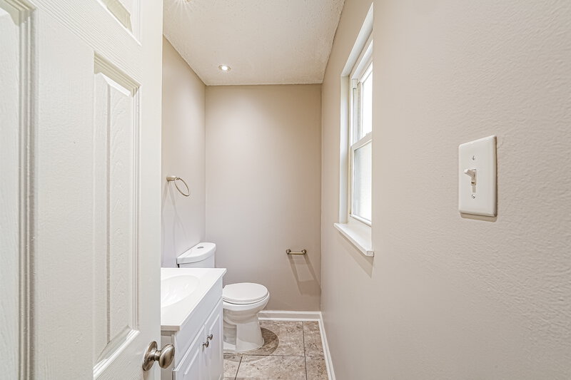 1,425/Mo, 5112 Rick Dr Pinson, AL 35126 Main Bathroom View