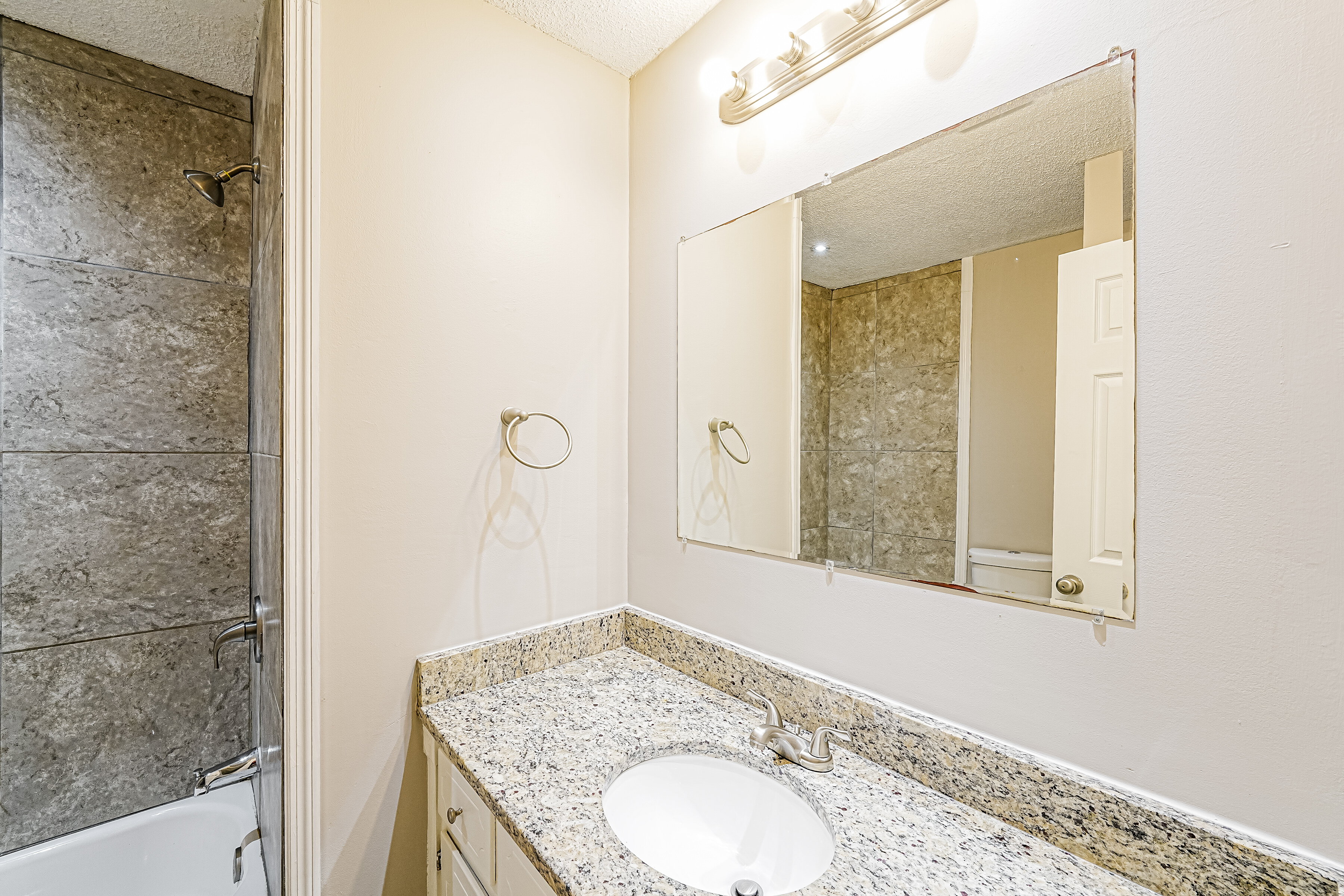 1,425/Mo, 5112 Rick Dr Pinson, AL 35126 Bathroom View