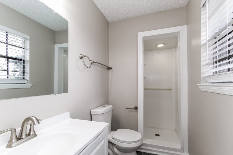 1,705/Mo, 2708 Oak Shadow Ter NE Birmingham, AL 35215 Main Bathroom View