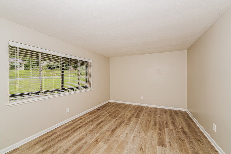 1,475/Mo, 724 Country View Dr Birmingham, AL 35215 Living Room View 2