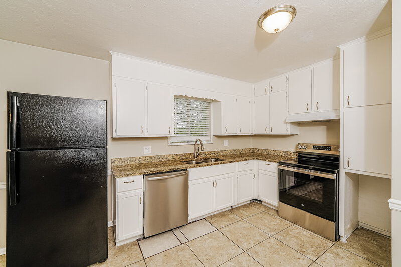 1,475/Mo, 724 Country View Dr Birmingham, AL 35215 Kitchen View