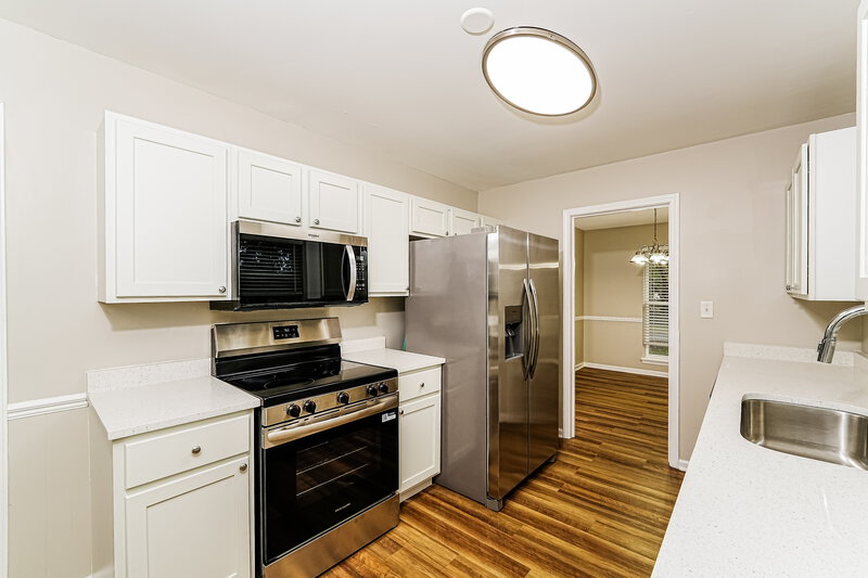 1,535/Mo, 1831 Mara Dr Birmingham, AL 35215 Kitchen View 2