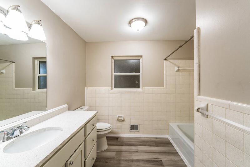 1,535/Mo, 1831 Mara Dr Birmingham, AL 35215 Bathroom View