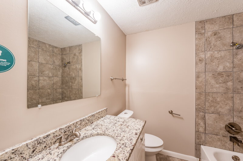 1,325/Mo, 312 Harris Avenue Adamsville, AL 35005 Main Bathroom View
