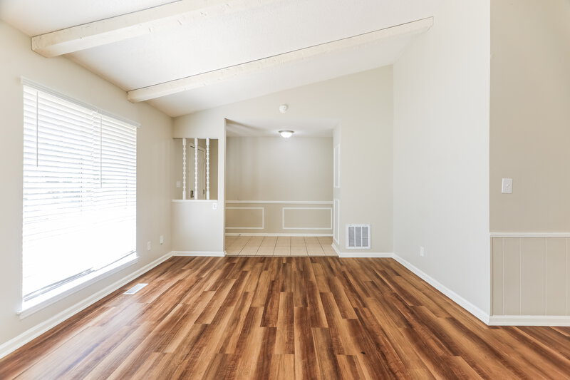 1,860/Mo, 1632 Maralyn Dr Birmingham, AL 35235 Living Room View 2