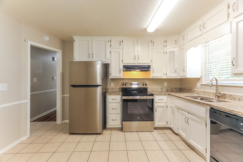 1,860/Mo, 1632 Maralyn Dr Birmingham, AL 35235 Kitchen View