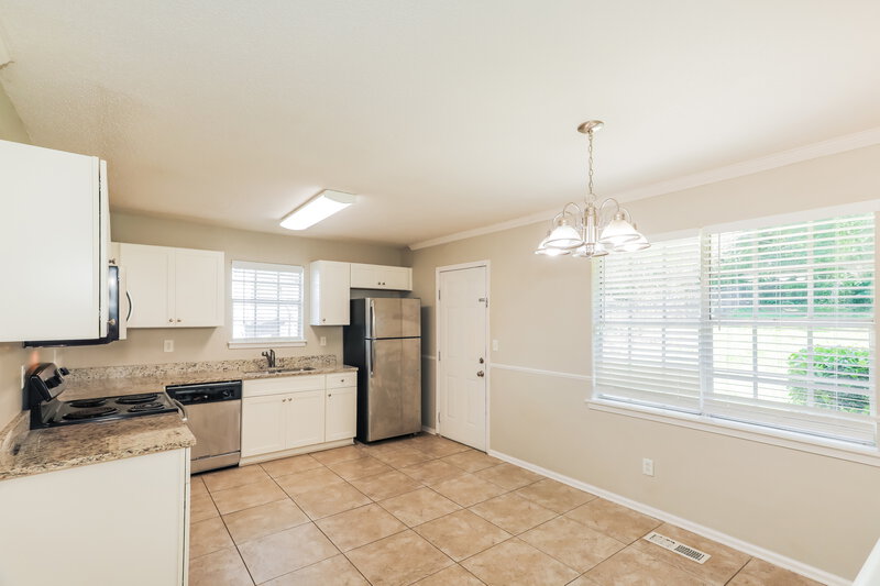 1,645/Mo, 1760 Sonia Dr Birmingham, AL 35235 Kitchen View
