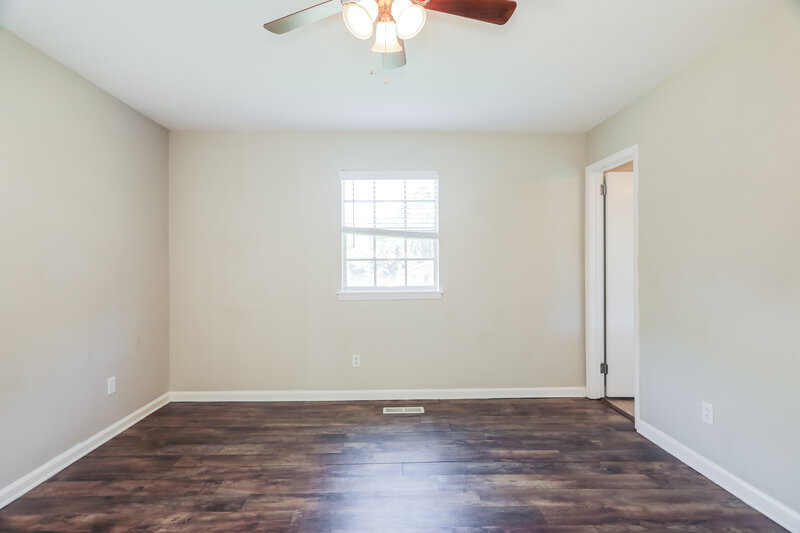 1,645/Mo, 1760 Sonia Dr Birmingham, AL 35235 Main Bedroom View