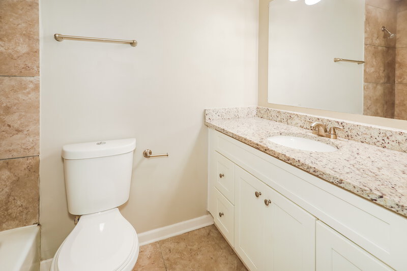 1,645/Mo, 1760 Sonia Dr Birmingham, AL 35235 Bathroom View