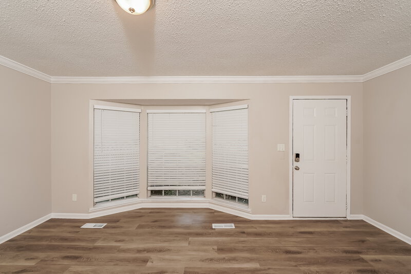 0/Mo, 5064 Darlene Drive Pinson, AL 35126 Living Room View